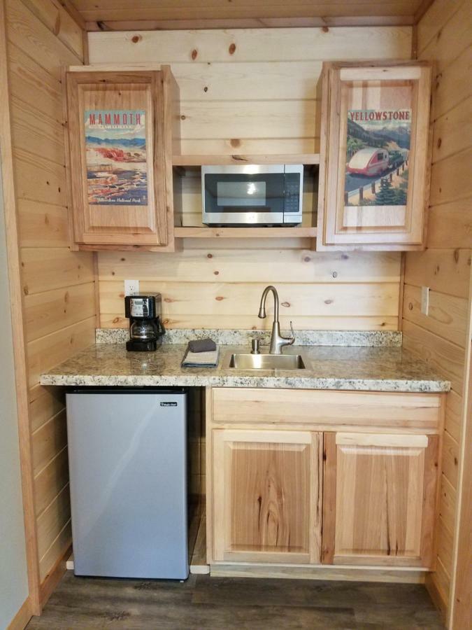 406 Lodge At Yellowstone Gardiner Bagian luar foto